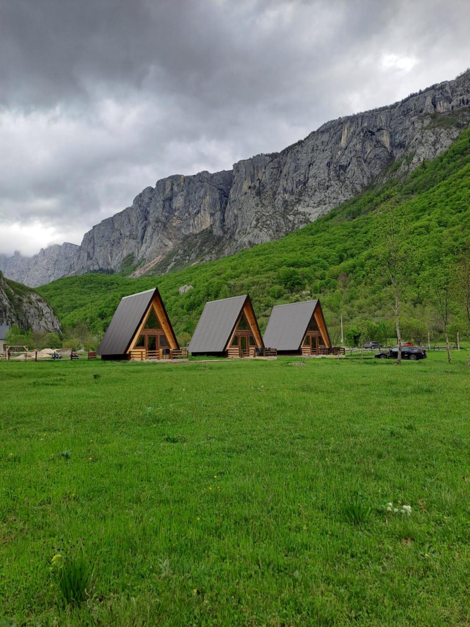 Wooden Cottages Konak Savnik Bagian luar foto